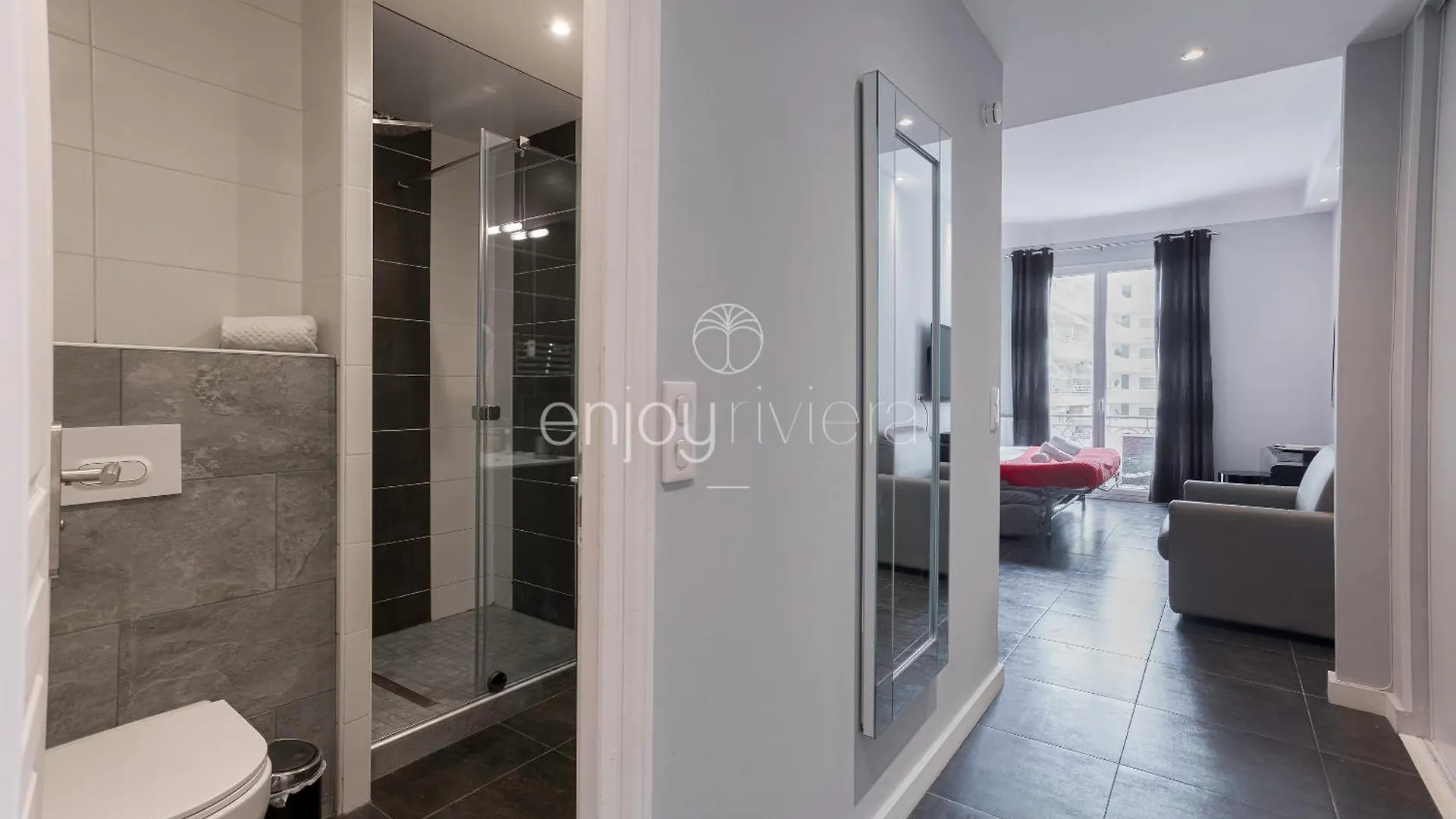 Apartment Palais Miramar - Suite & B31 - Croisette Emplacement Unique - 20M Plage - Wifi - Clim Cannes France